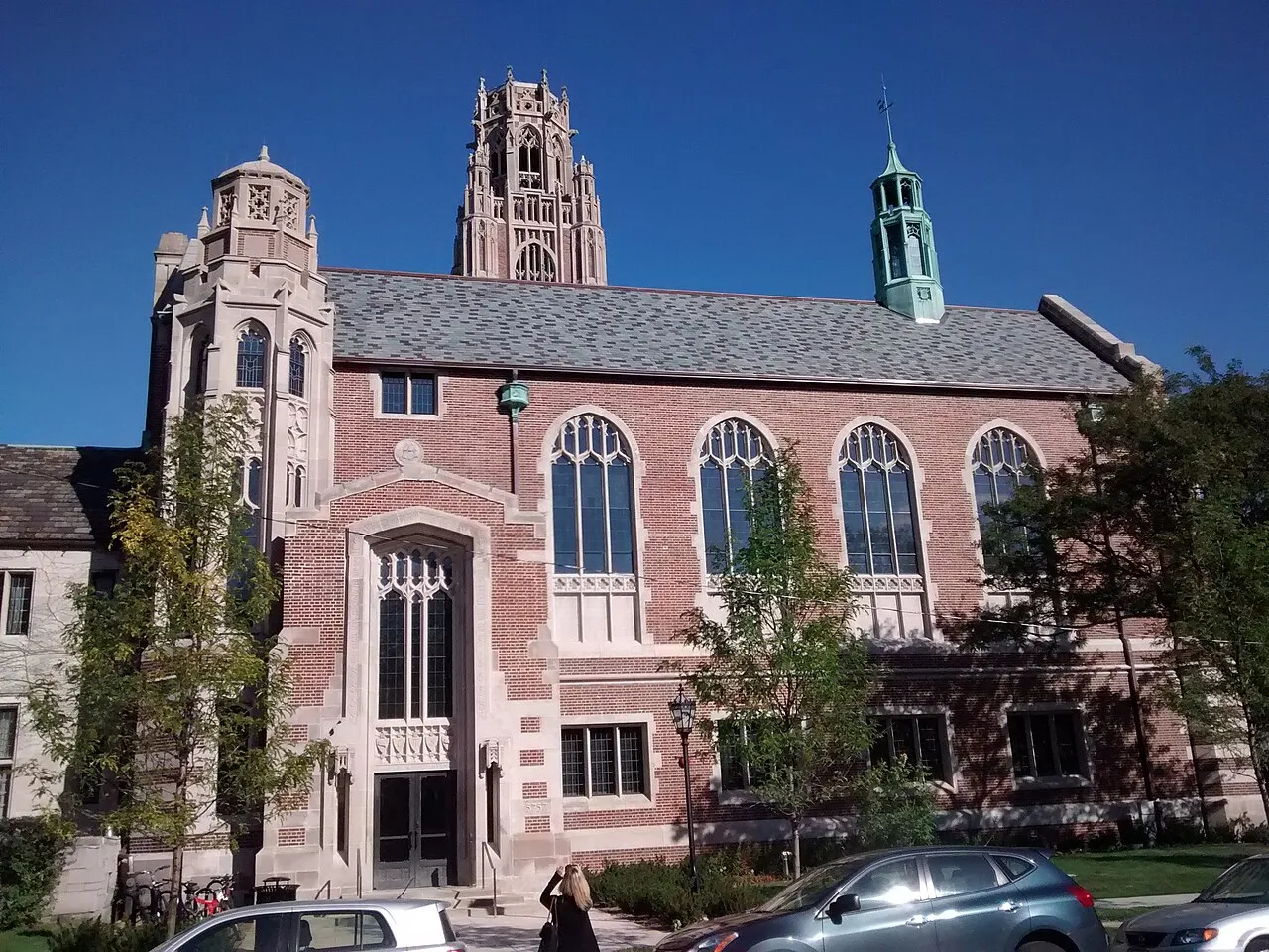 Mazhab Ekonomi Chicago di Universitas Chicago sebagai pusat pemikiran ekonomi neoklasik dunia
