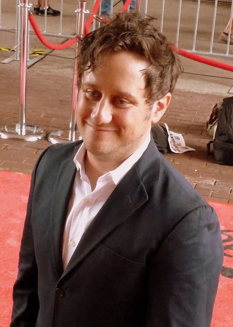 Aktor Amerika Serikat Christopher Fitzgerald di panggung teater Broadway