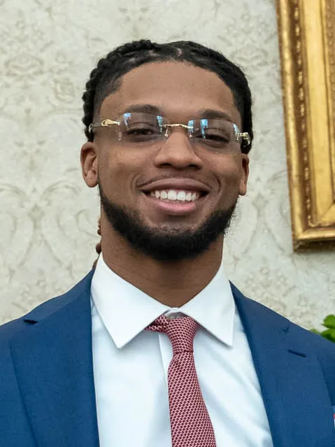 Potret Damar Hamlin pemain American football Buffalo Bills beraksi di lapangan