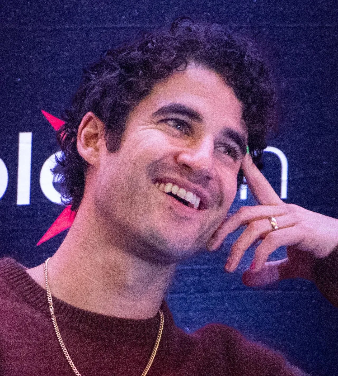 Aktor dan penyanyi Darren Criss dalam sebuah acara penghargaan bergengsi