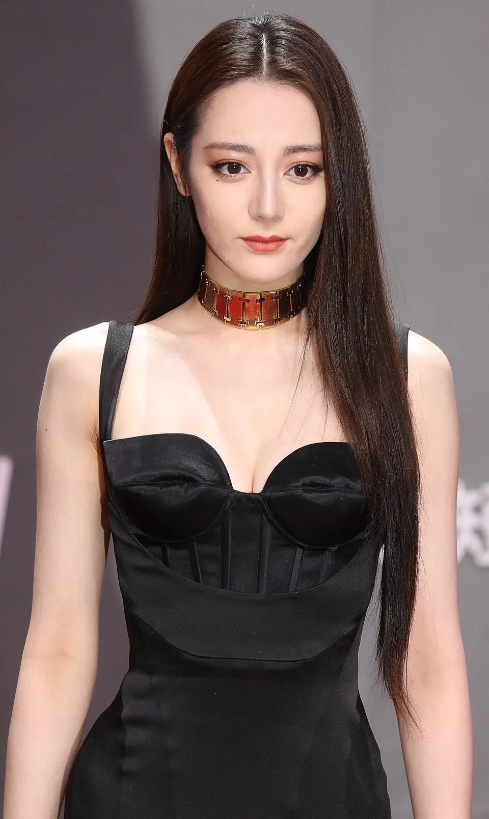 Profil aktris dan model papan atas asal Tiongkok Dilraba Dilmurat