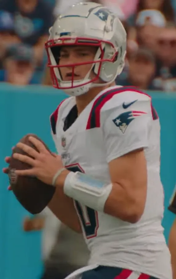 Aksi Drake Maye sebagai quarterback andalan New England Patriots