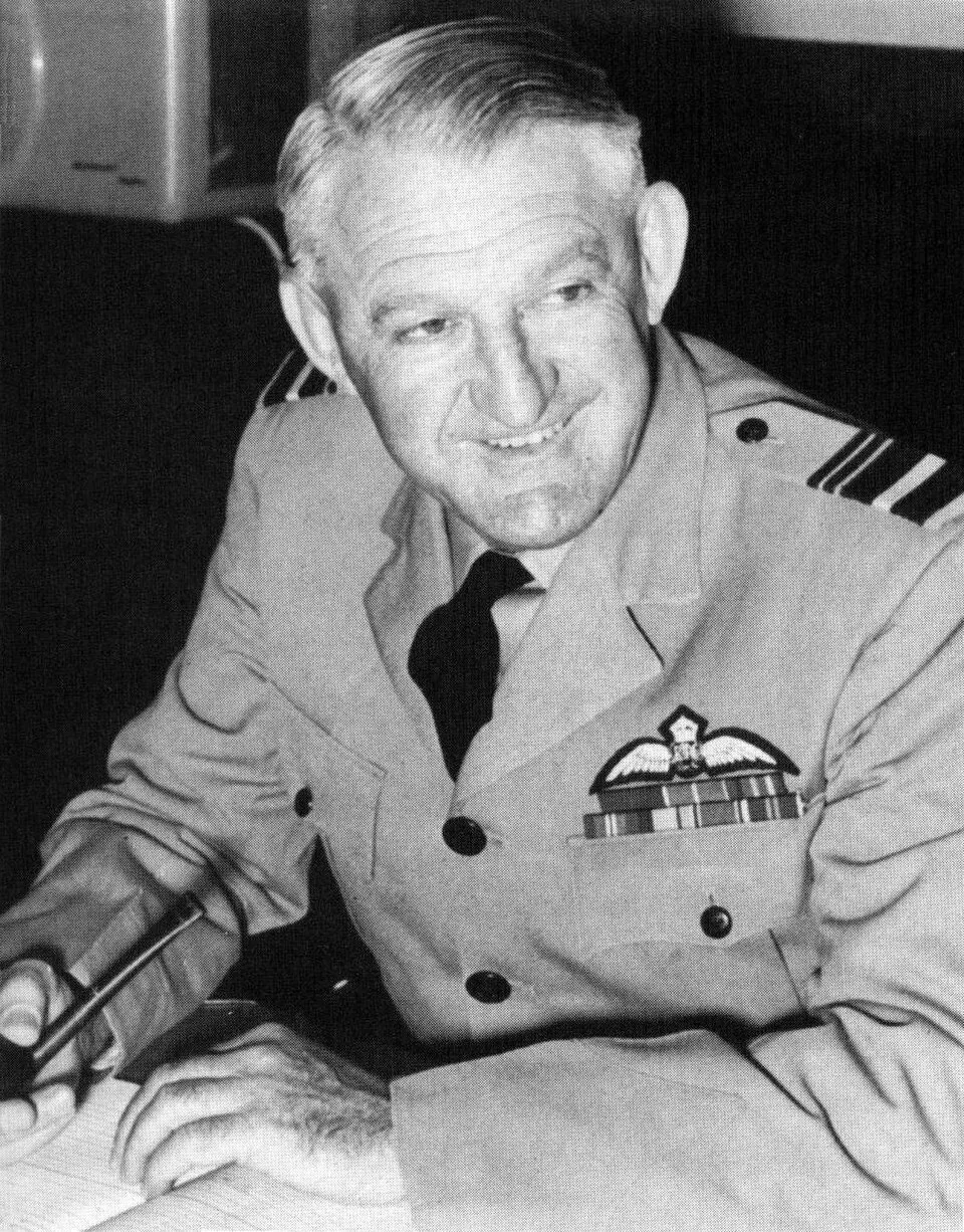 Potret Air Vice-Marshal Ellis Wackett semasa bertugas di RAAF