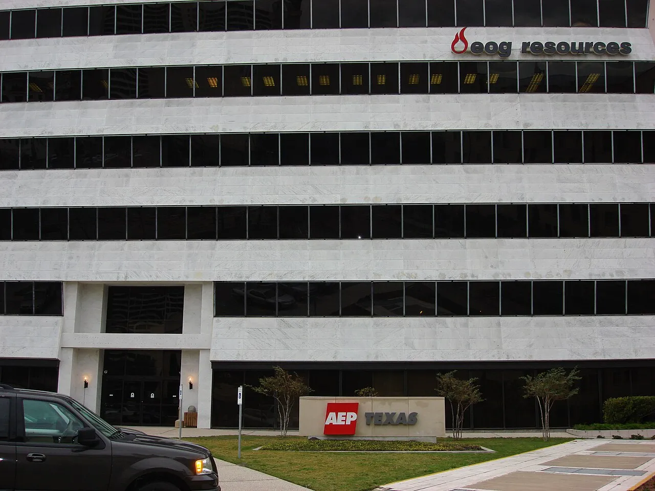 Gedung kantor pusat EOG Resources di Heritage Plaza Houston Texas