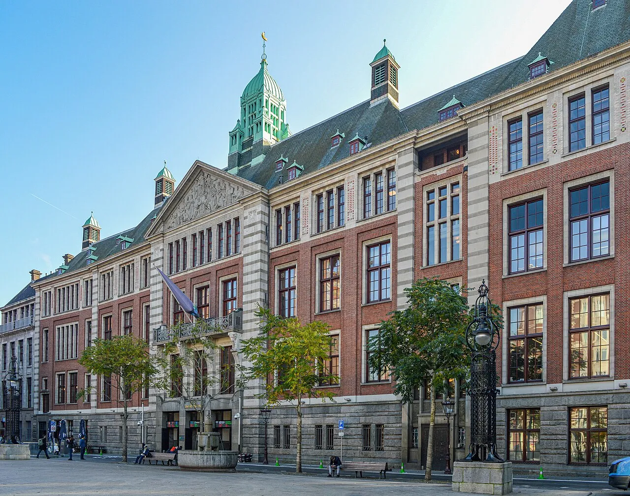 Gedung dan aktivitas perdagangan di kantor pusat Euronext
