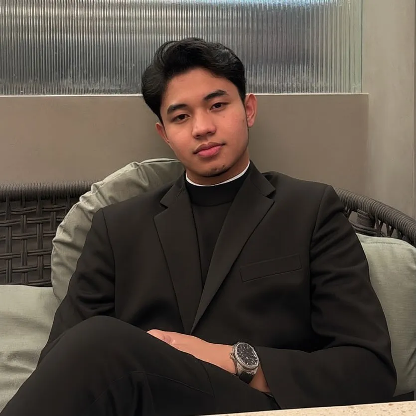 YouTuber Indonesia Fiki Naki saat membuat konten video interaksi di OmeTV