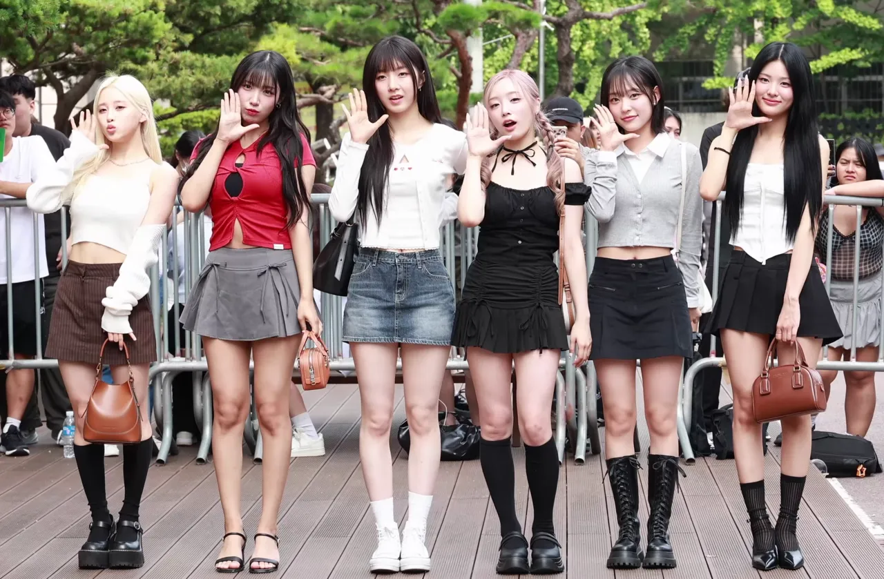 Girl group K-Pop Lightsum saat sesi pemotretan promosi album terbaru