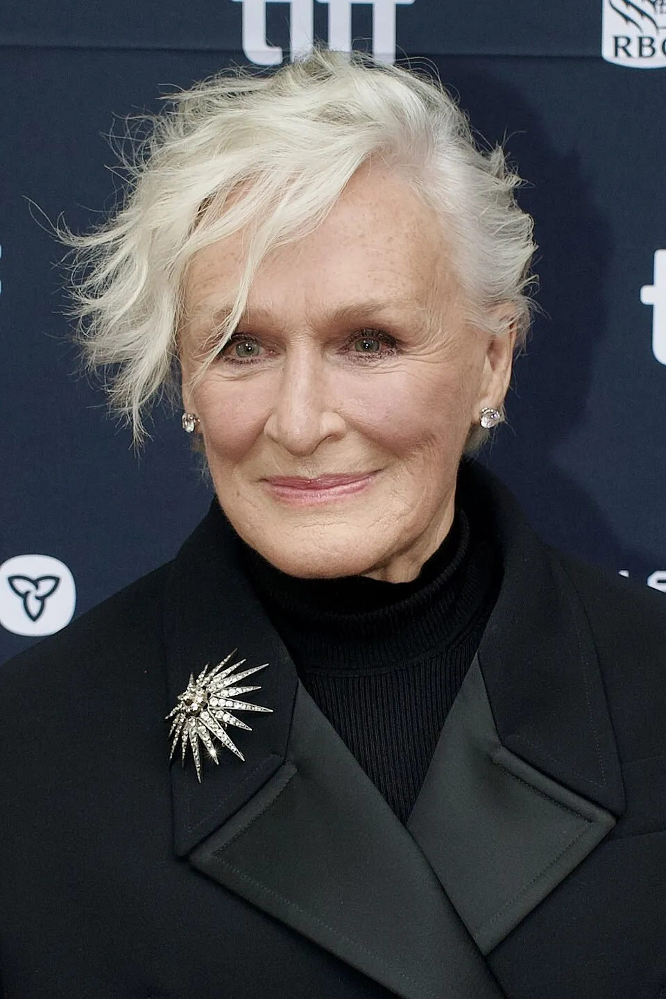 Aktris senior Glenn Close dalam sebuah acara penghargaan perfilman