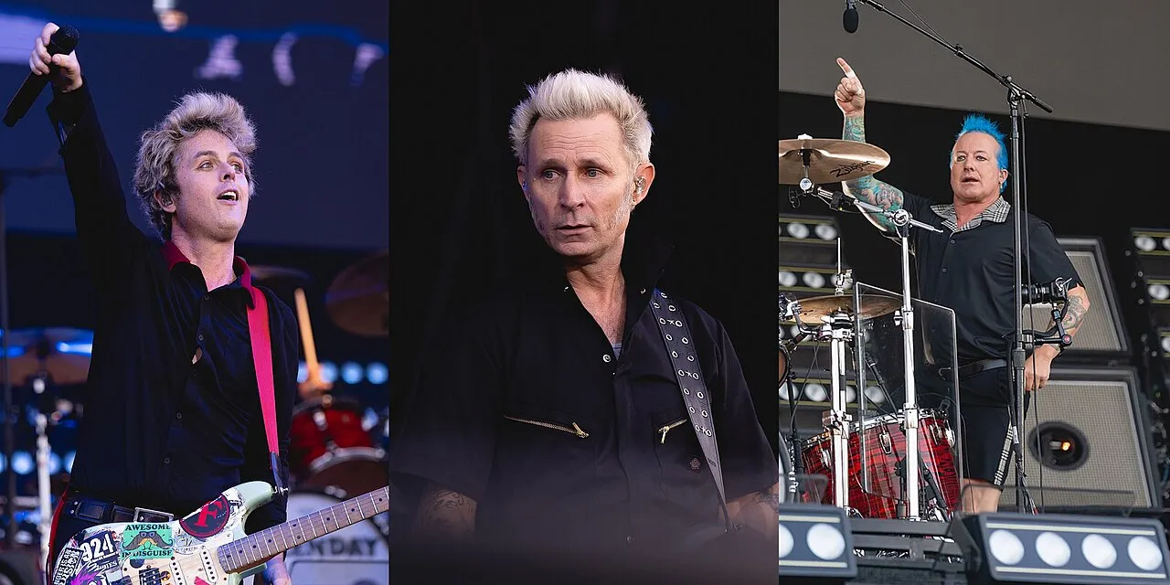 Grup band rock Green Day saat tampil di atas panggung