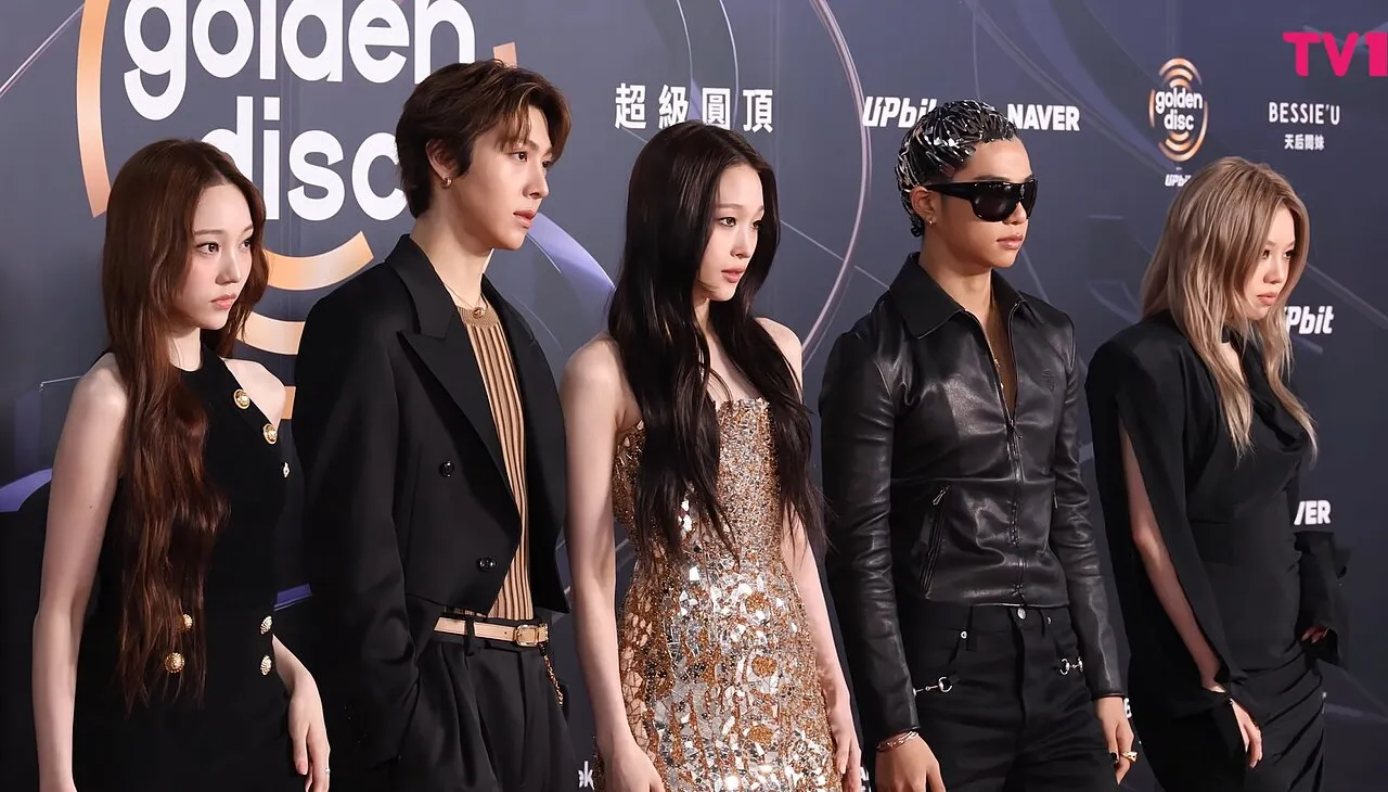 Grup co-ed asal Korea Selatan AllDay Project saat menjalani aktivitas promosi
