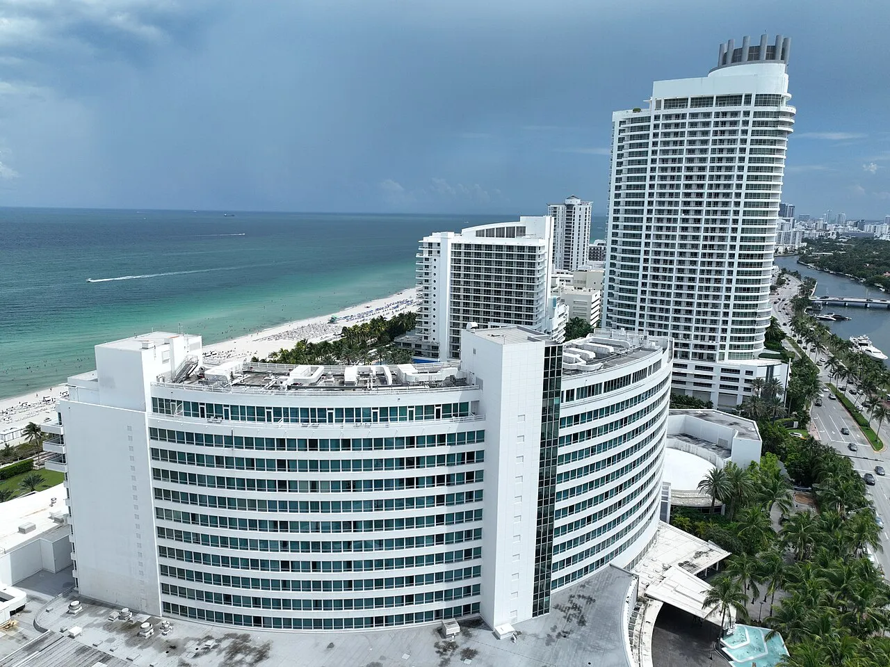 Tampak depan Hotel Fontainebleau Miami Beach di Florida