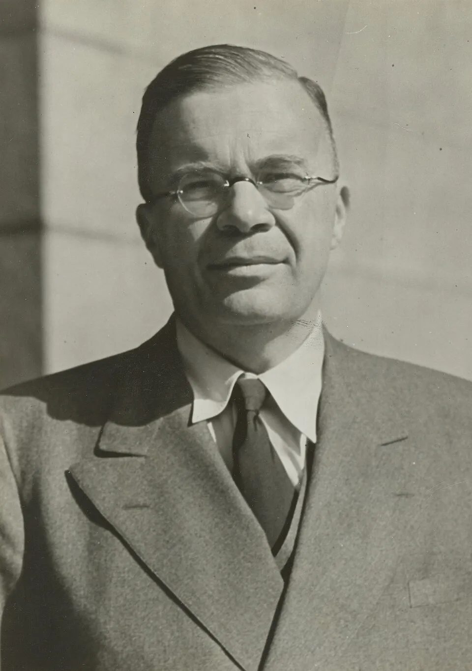 Potret Hubertus Johannes van Mook administrator kolonial di Hindia Belanda