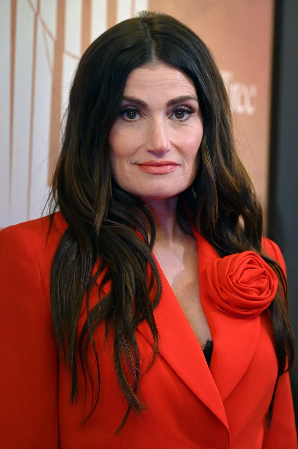 Aktris dan penyanyi Idina Menzel saat menghadiri acara hiburan internasional