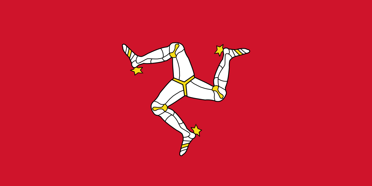 Pemandangan Isle of Man dari udara dengan laut dan perbukitan hijau