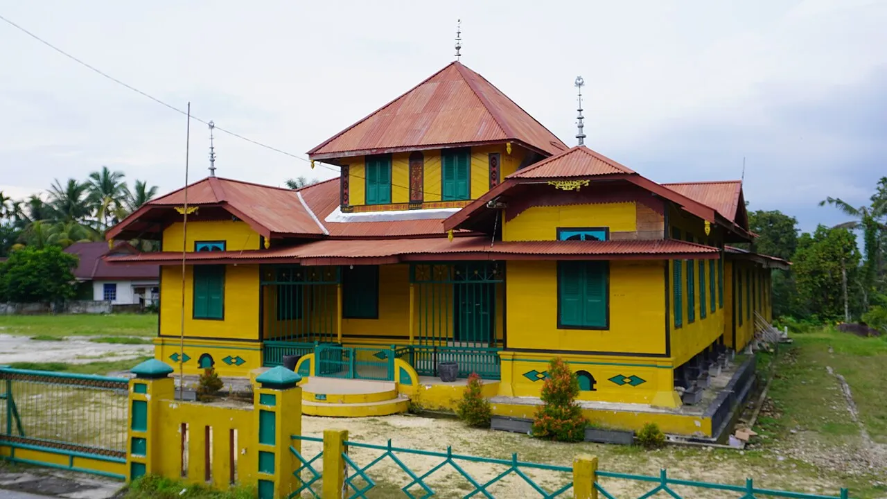 Istana Kerajaan Gunung Sahilan situs cagar budaya di Kabupaten Kampar Riau