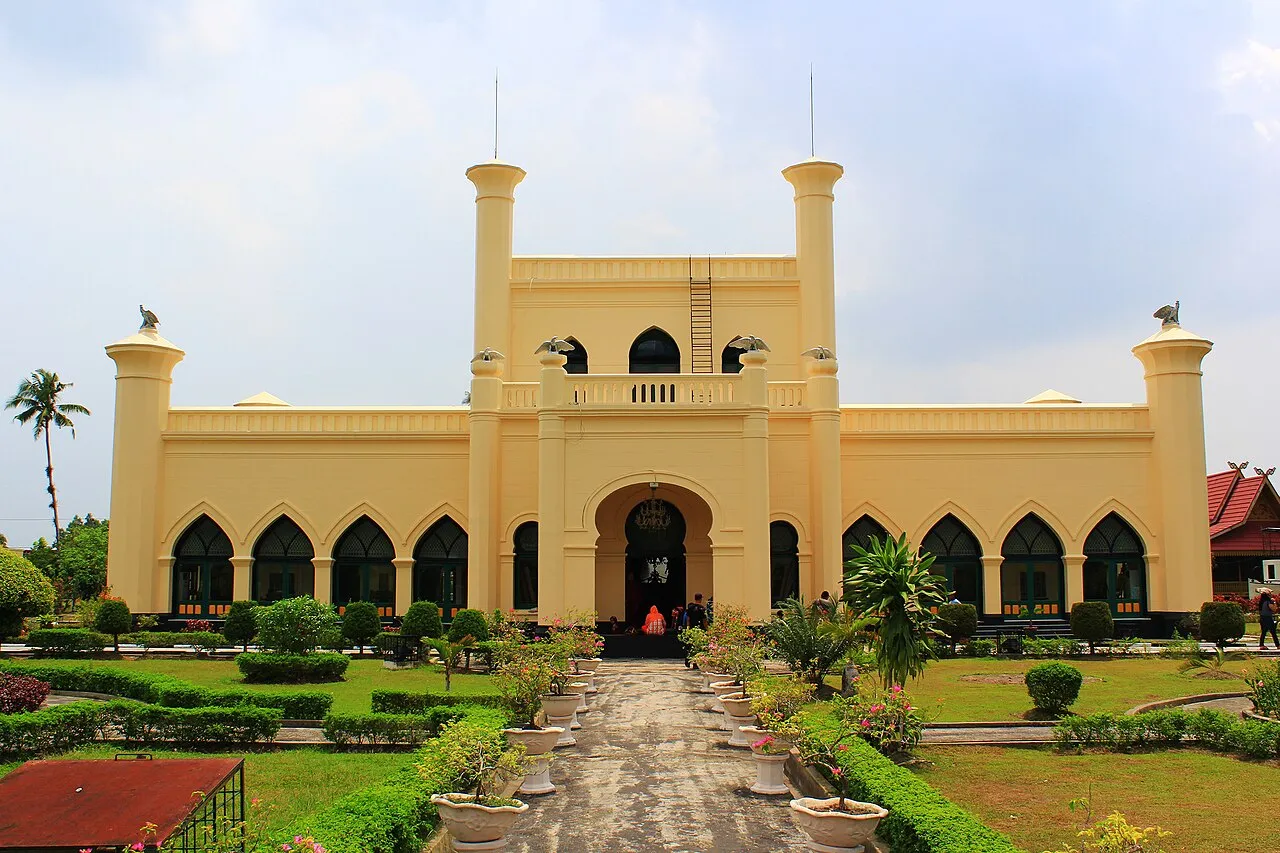 Kompleks bangunan Istana Siak Sri Indrapura di Kabupaten Siak Riau
