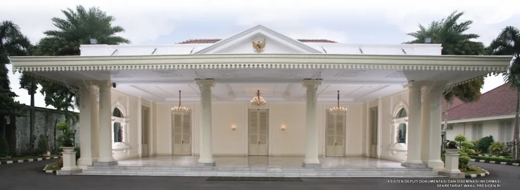 Tampak depan bangunan Istana Wakil Presiden di Jalan Medan Merdeka Selatan Jakarta