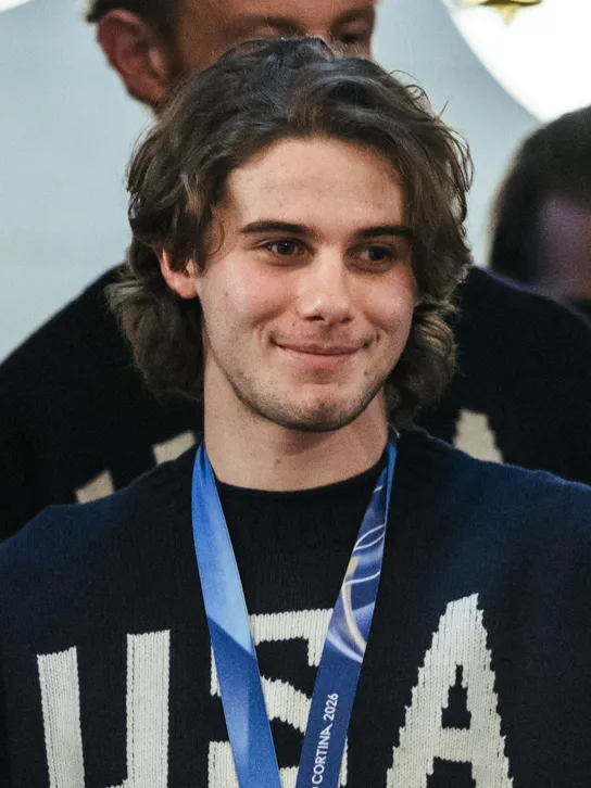 Potret pebintang hoki es Jack Hughes saat membela New Jersey Devils di ajang NHL