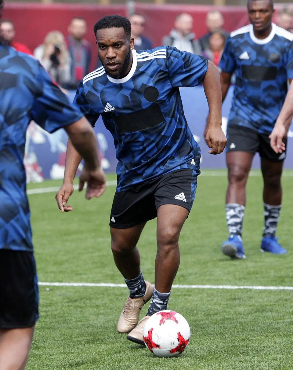 Legenda sepak bola Nigeria Jay-Jay Okocha saat mengenakan jersey tim nasional