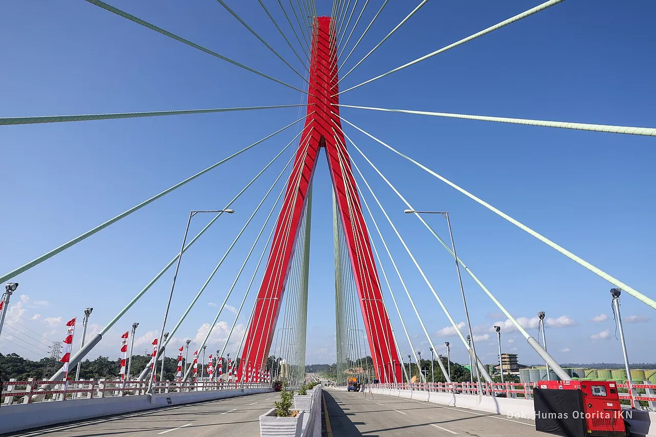 Pemandangan Jembatan Pulau Balang di Kalimantan Timur