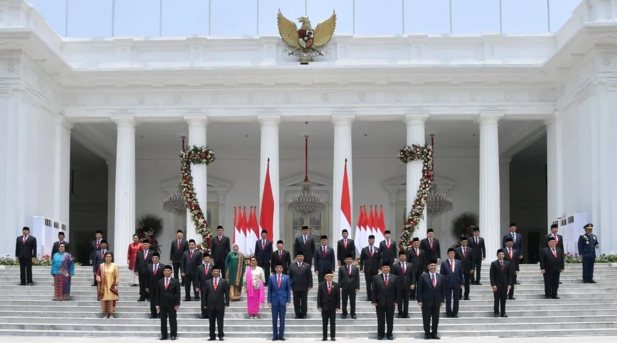 Jajaran menteri Kabinet Indonesia Maju saat pelantikan di Istana Negara