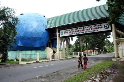 Tugu Khatulistiwa Bonjol di Kabupaten Pasaman, Sumatera Barat