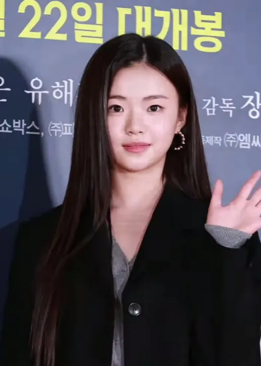 Aktris muda Korea Selatan Kim Si-a dalam sebuah acara publik