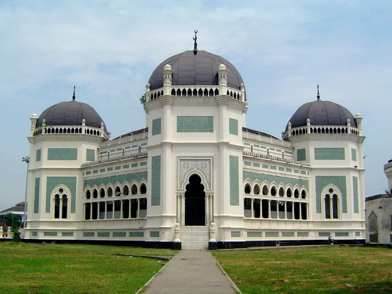 Pemandangan perkotaan Kota Medan sebagai pusat bisnis di Sumatra Utara