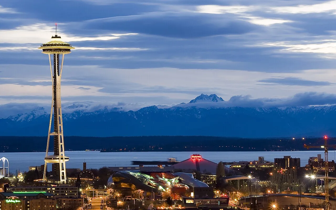 Pemandangan cakrawala Kota Seattle dan Space Needle di negara bagian Washington