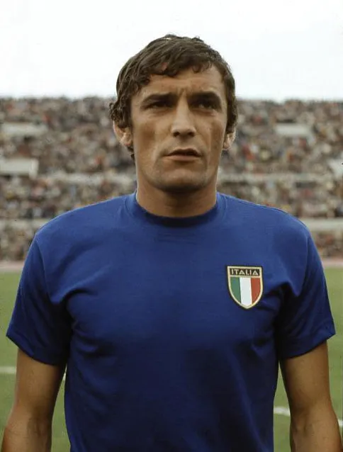 Gigi Riva legenda sepak bola Italia dan penyerang Cagliari