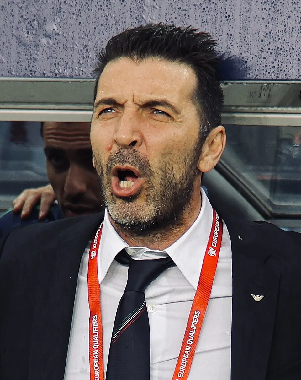 Legenda kiper Italia Gianluigi Buffon saat mengenakan jersey tim nasional