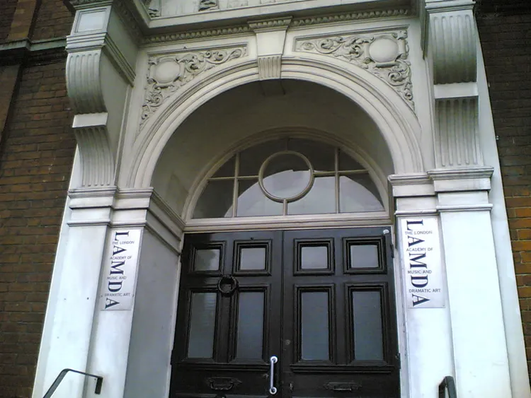 Gedung utama London Academy of Music and Dramatic Art di London