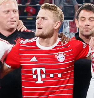 Matthijs de Ligt dalam balutan seragam pertandingan sepak bola