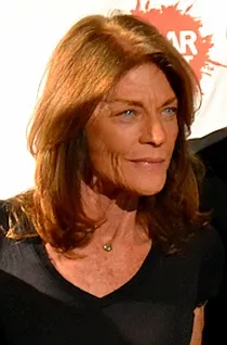 Profil aktris senior Amerika Serikat Meg Foster dengan mata biru ikonik