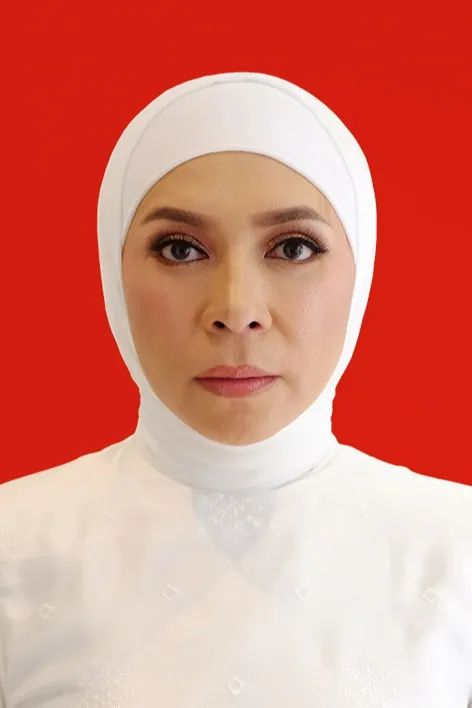 Penyanyi dan pencipta lagu multitalenta Indonesia Melly Goeslaw dalam sebuah acara