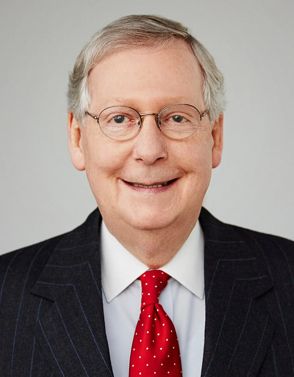 Mitch McConnell dalam kegiatan resmi senat Amerika Serikat