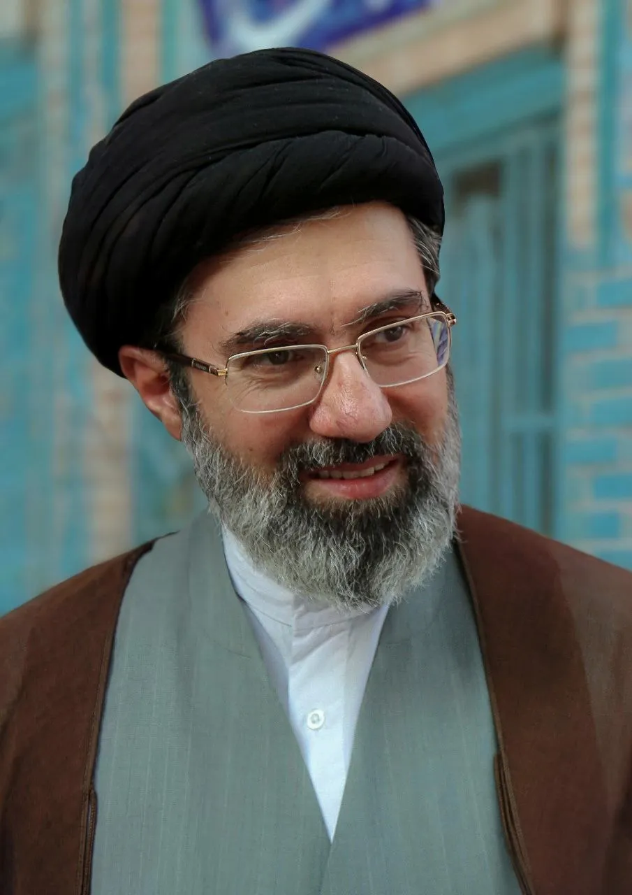 Potret Mojtaba Khamenei sebagai Pemimpin Tertinggi Iran