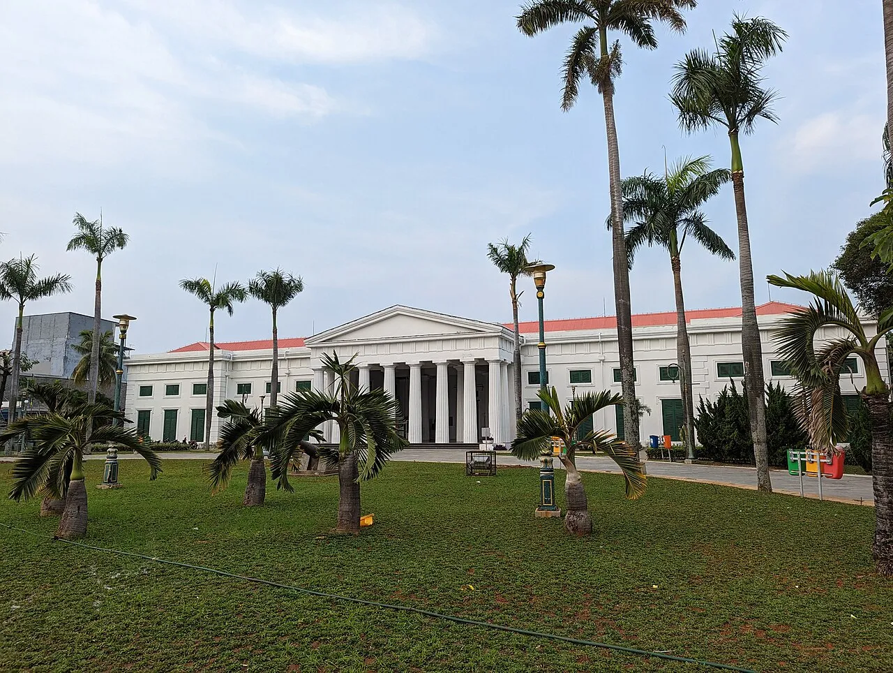 Tampak depan gedung Museum Seni Rupa dan Keramik di kawasan Kota Tua Jakarta
