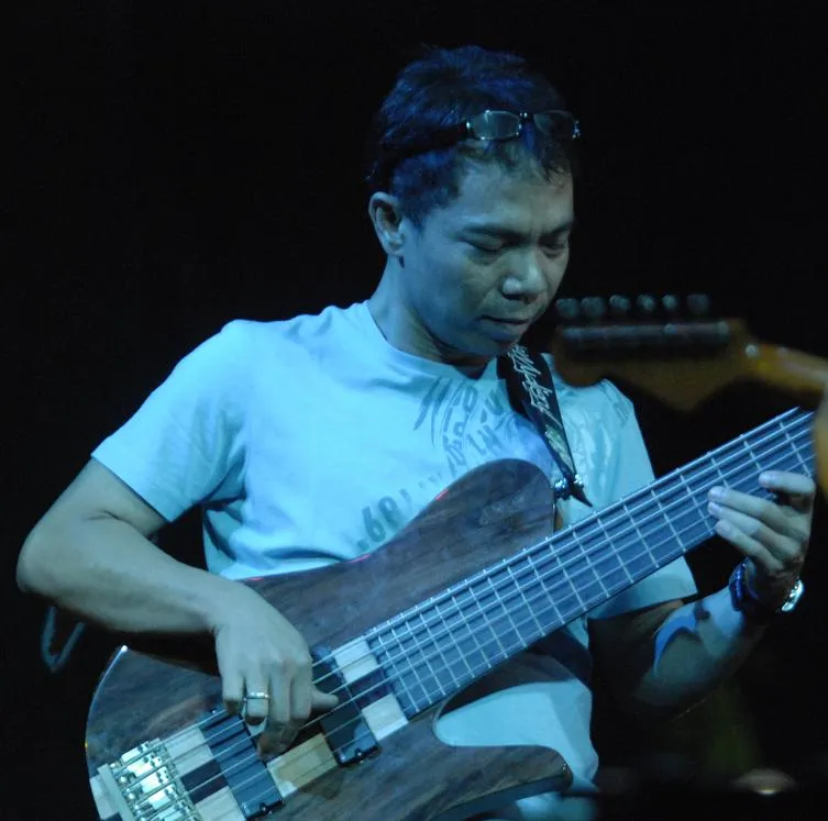 Profil musisi bass Indonesia Indro Hardjodikoro