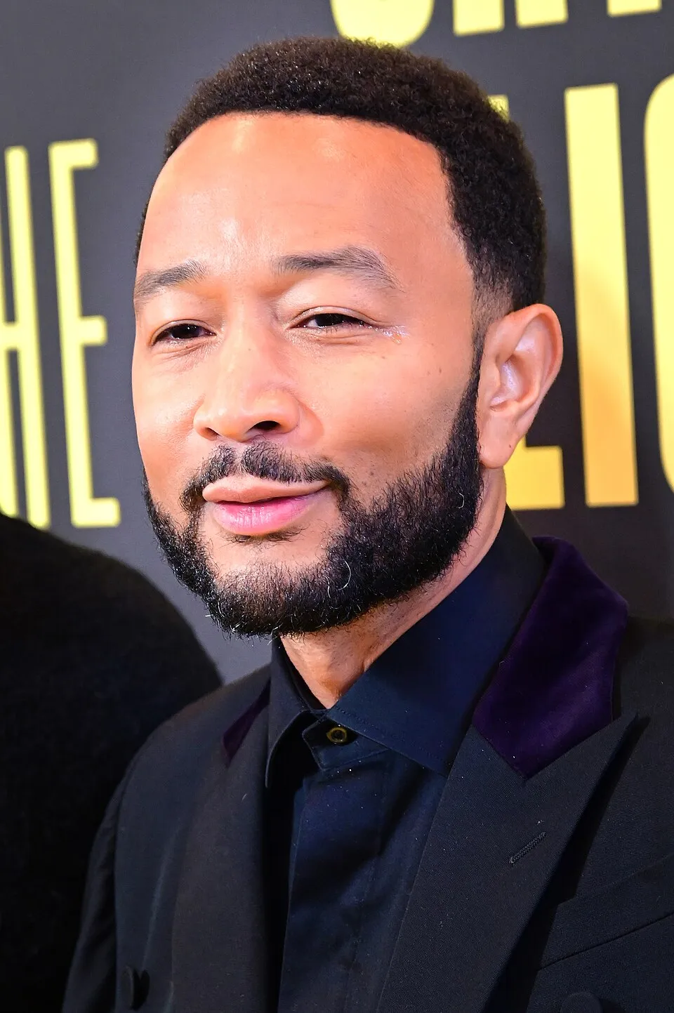 Penyanyi dan pianis John Legend tampil memukau di atas panggung