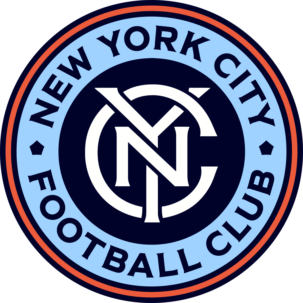 Pemain New York City FC merayakan gol di Yankee Stadium dengan latar belakang gedung pencakar langit