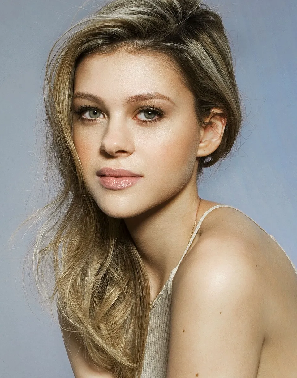 Potret aktris Hollywood Nicola Peltz yang membintangi film Transformers Age of Extinction