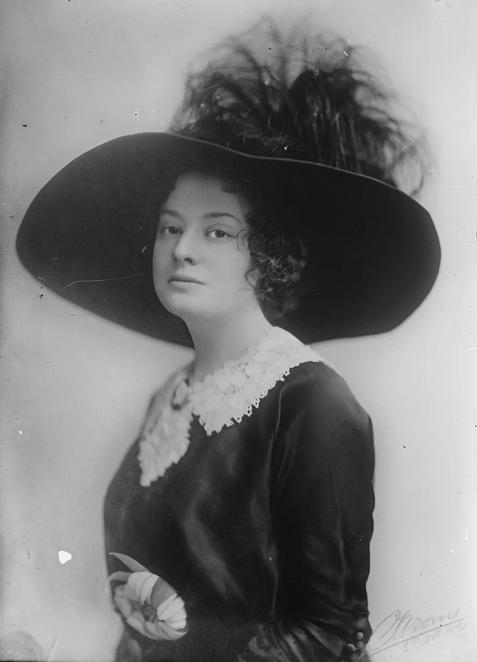 Profil Nora Bayes penyanyi legendaris dan bintang vaudeville asal Amerika Serikat
