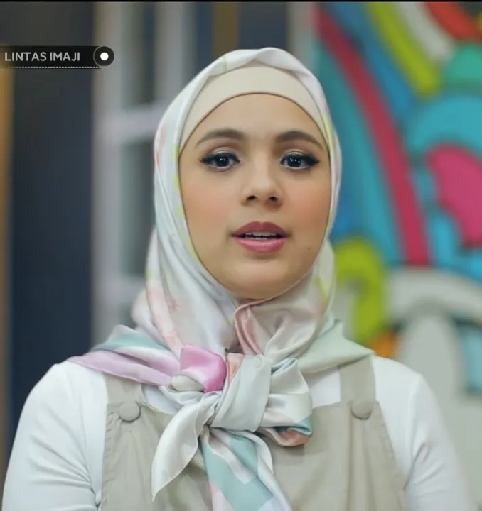 Nycta Gina presenter dan dokter umum saat menghadiri sebuah acara