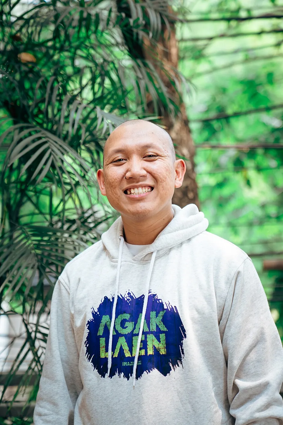 Profil komika dan mantan pesepak bola Indonesia Oki Rengga