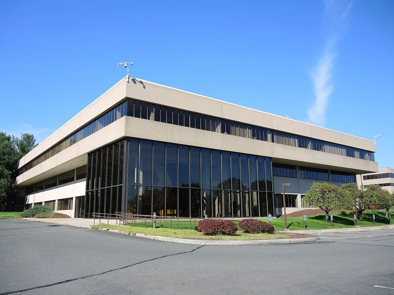 Gedung kantor pusat dan instalasi lift Otis Worldwide