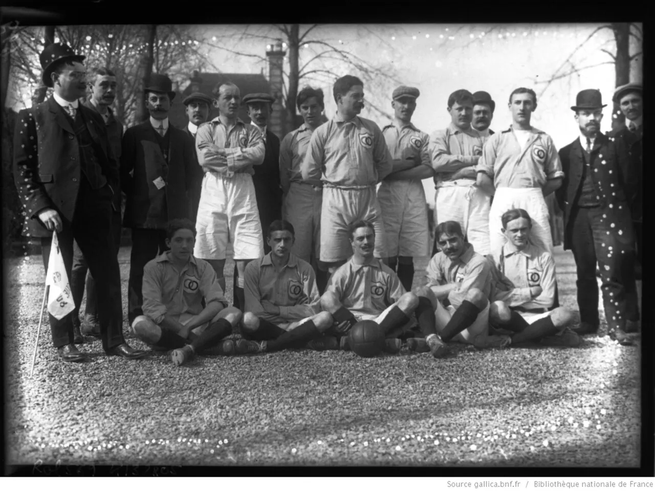 Paul Mathaux bersama skuad Timnas Prancis pada tahun 1908