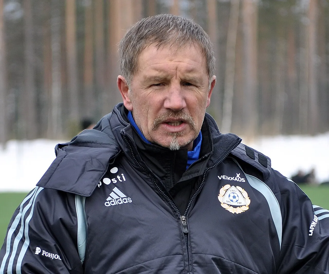 Pelatih sepak bola berpengalaman Stuart Baxter saat memimpin sesi latihan tim