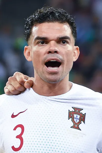 Potret Pepe dalam balutan seragam sepak bola profesional