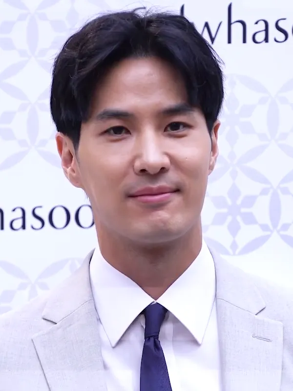 Aktor Korea Selatan Kim Ji-seok saat menghadiri acara konferensi pers